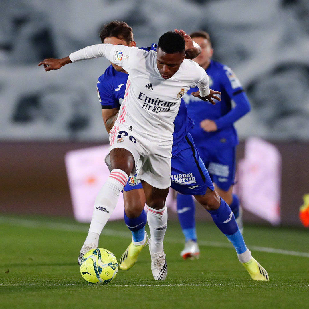 西甲赛程吃紧，尼斯清晨单刀错失，悬念犹存，更衣室氛围转暖的简单介绍